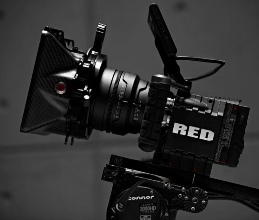 宣傳片制作的設(shè)備局限性(圖1) 深圳宣傳片拍攝設(shè)備展示圖