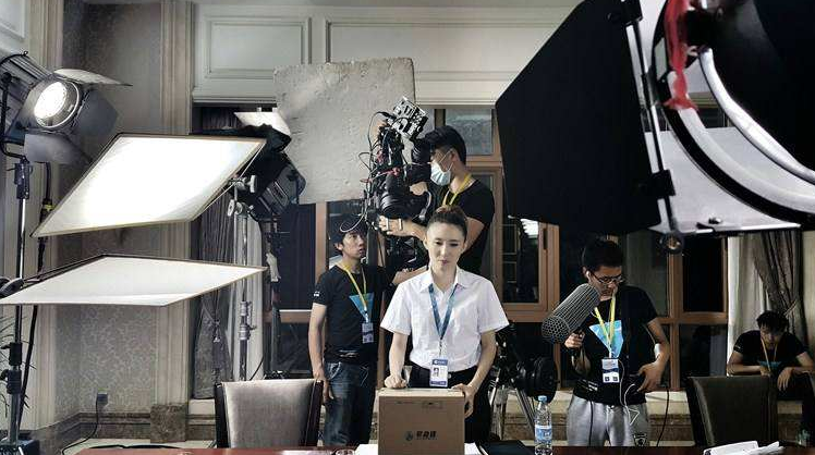 拍攝宣傳片燈光的輔助重要性(圖1) 深圳宣傳片拍攝公司