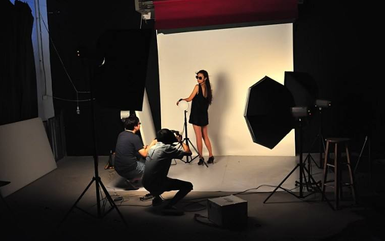 宣傳片拍攝對于燈光的應用方法(圖1) 深圳宣傳片拍攝對于燈光的應用