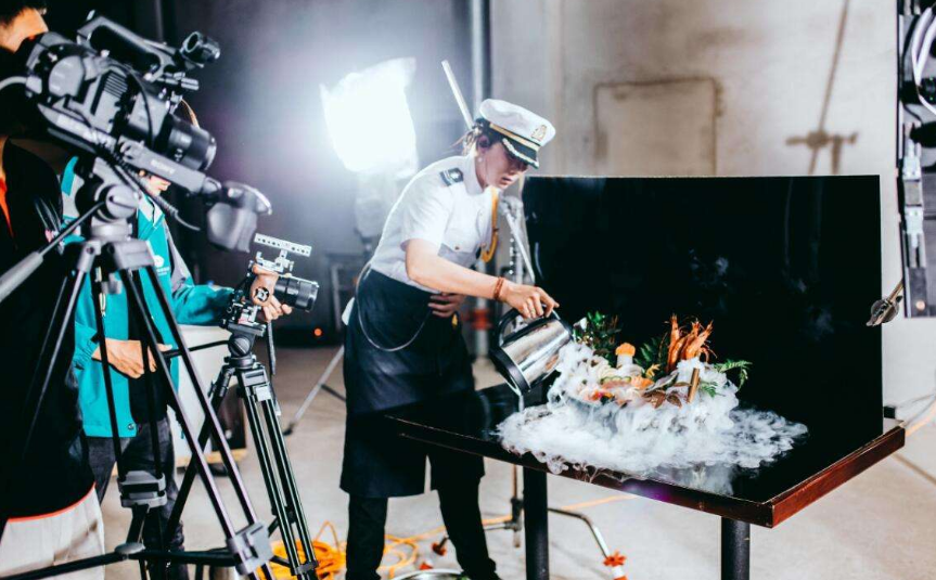 深圳宣傳片拍攝采用照明等會復雜廠家拍攝