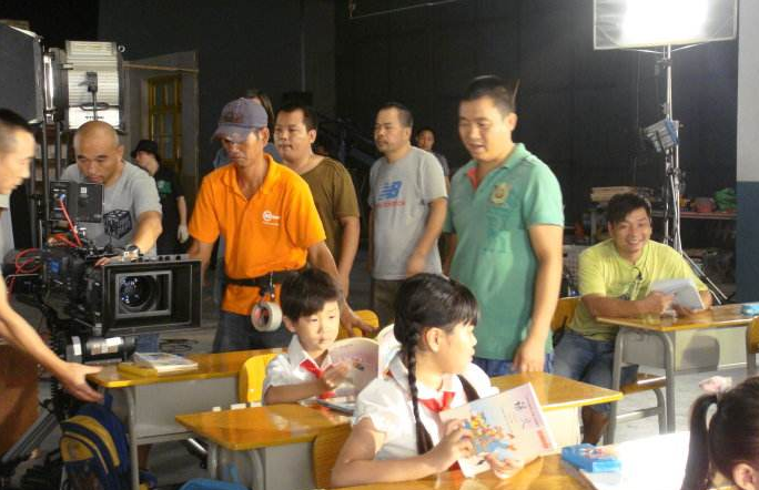深圳宣傳片拍攝導(dǎo)演攝制人員磨合現(xiàn)場